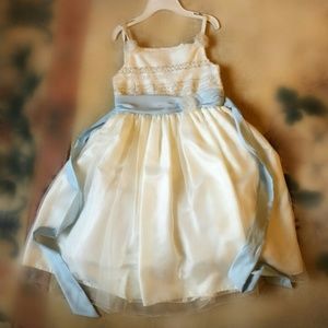 Elegant Formal Dress - In Great Condition!